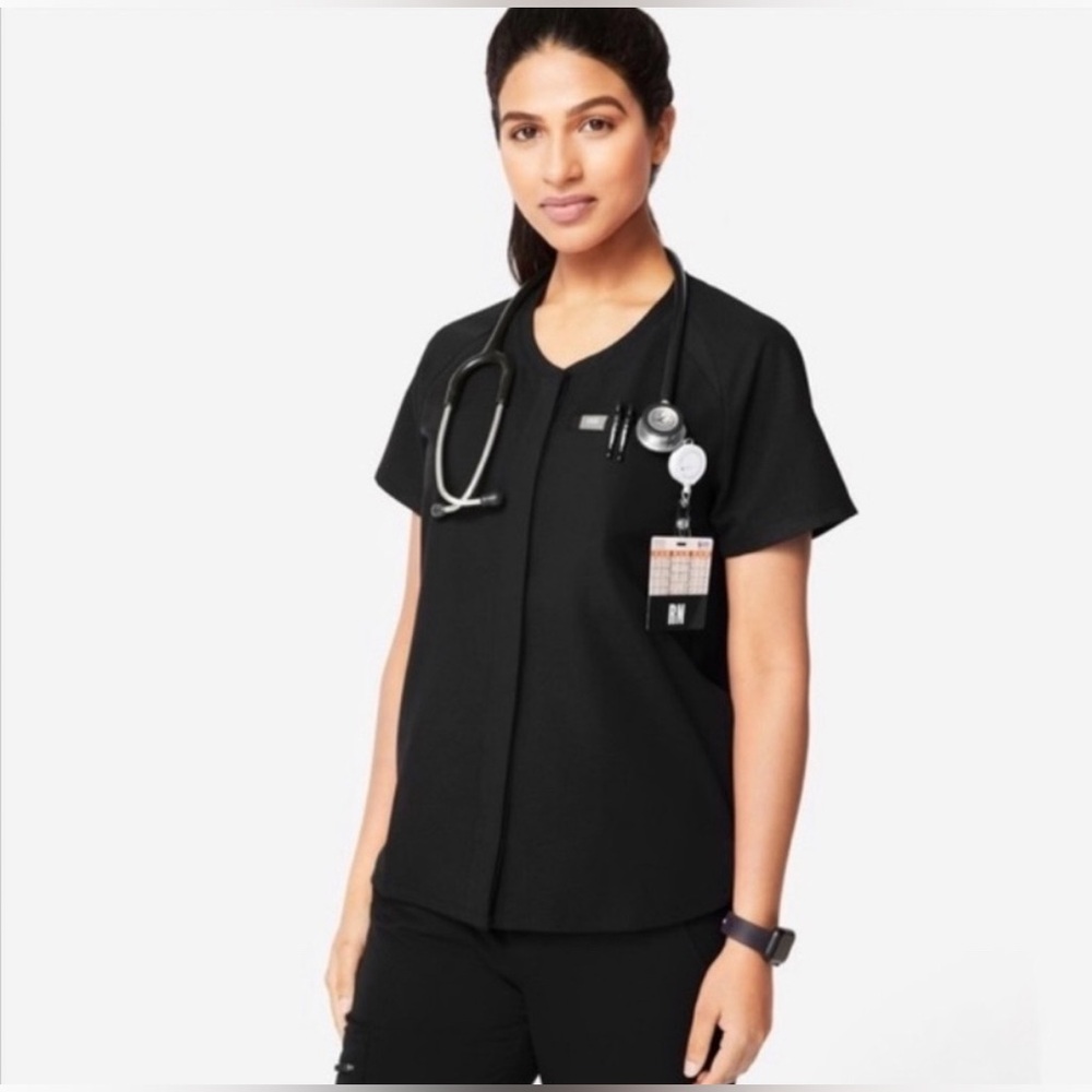 Figs Tela Collarless Button Front
Scrub Top Black MEDIUM